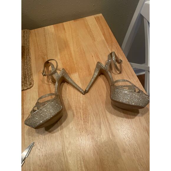 Jessica Simpson Glances There Gold Platform Strappy Sandals, S99 - Picture 9 of 10